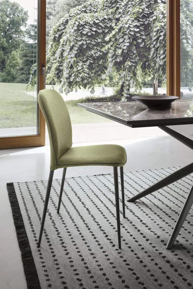 silla-comedor-tela-verde-musgo-negro