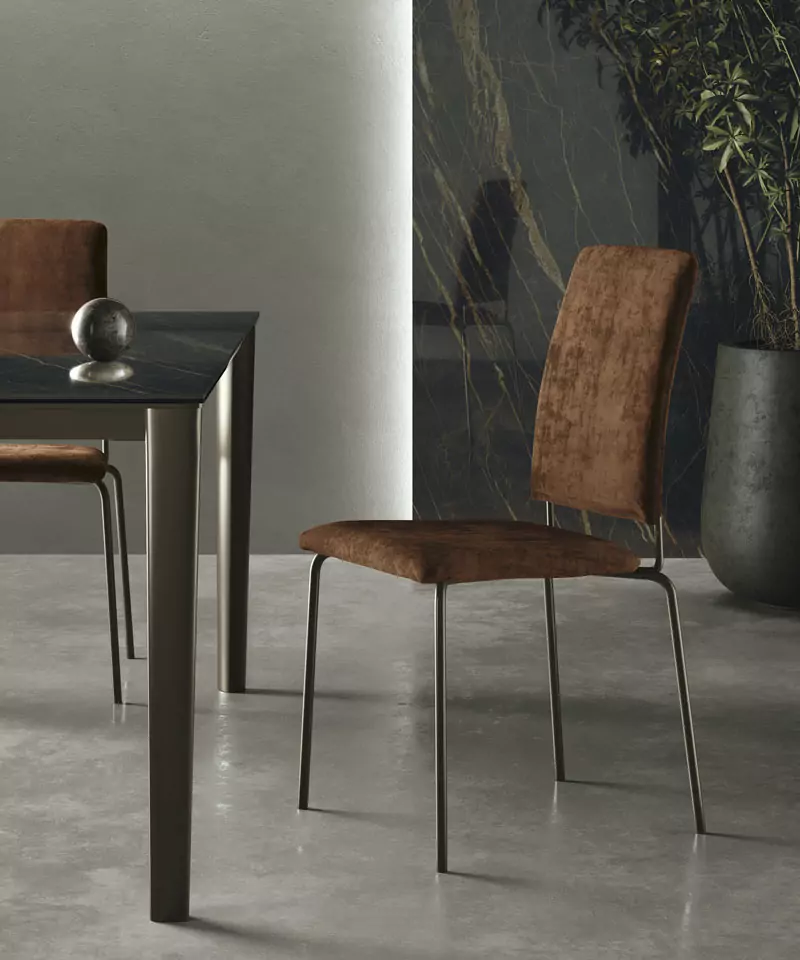 silla-comedor-terciopelo-marron-negro